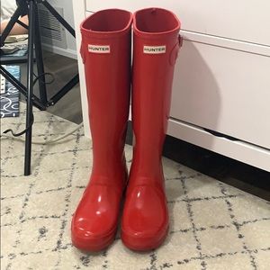 Hunter red rain boots w/ cleaning supplies